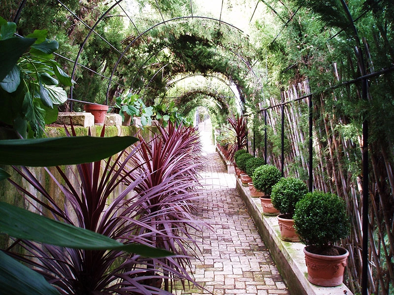 Parterres y estanque del Jardín de Santos