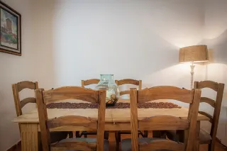 Mesa estilo rústico del comedor | Casa Amparo