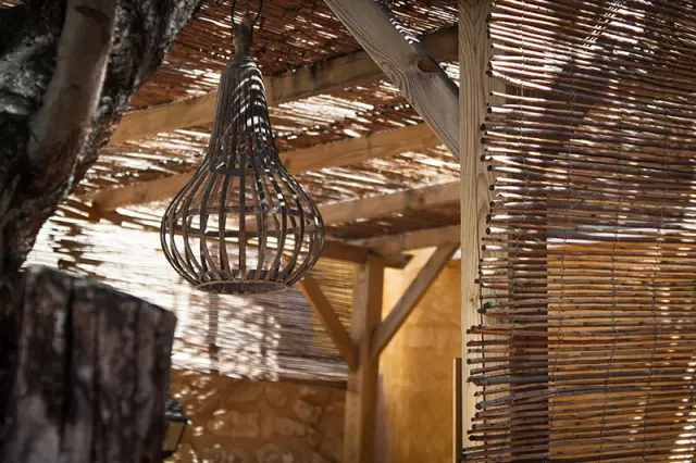 Velas de ambiente en la pérgola de la casa | Casa Amparo