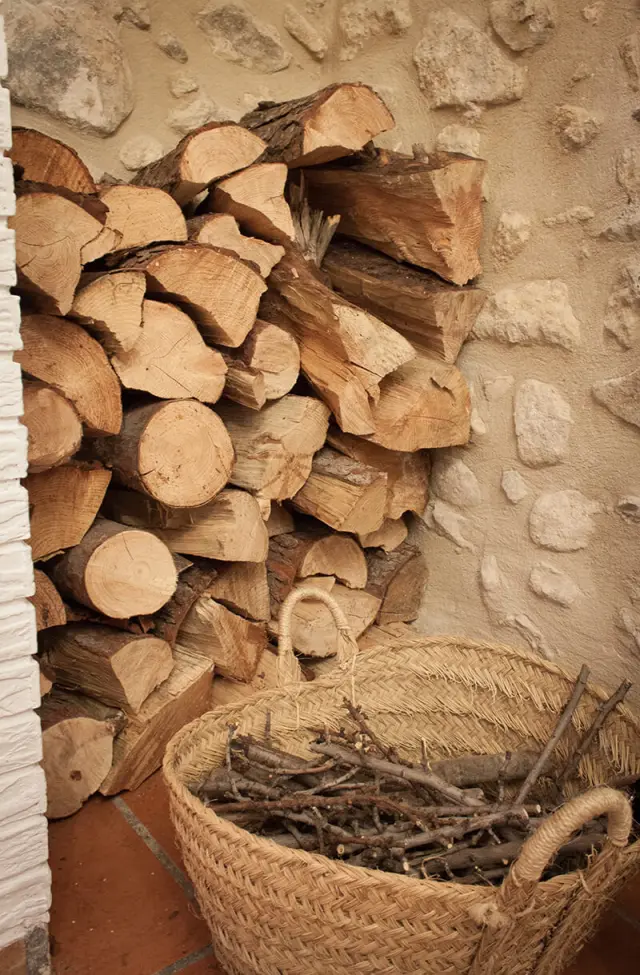 Leña para hacer fuego | Casa Amparo