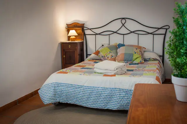 Dormitorio cama matrimonio de la segunda planta | Casa Amparo